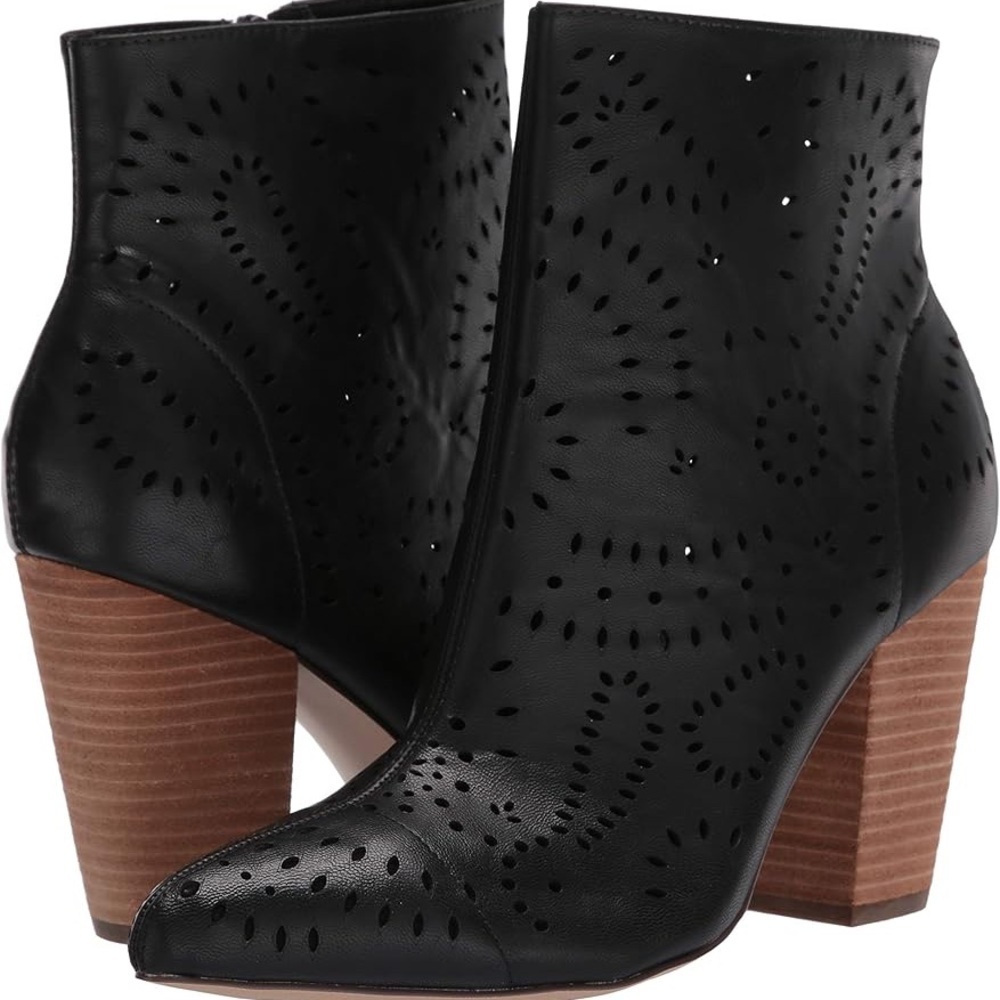 Carlos by Carlos Santana women's Taryn ankle booties in black 9
